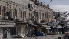 صور تظهر إلتزام التجار والمواطنين بالإضراب الشامل في محافظات الوطن دعما لغزة