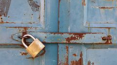 إلتزام التجار والمواطنين بالإضراب الشامل في فلسطين تزامنا مع الحراك العالمي والإضراب العالمي تنديدا بمجازر الاحتلال واستمرار العدوان على قطاع غزة