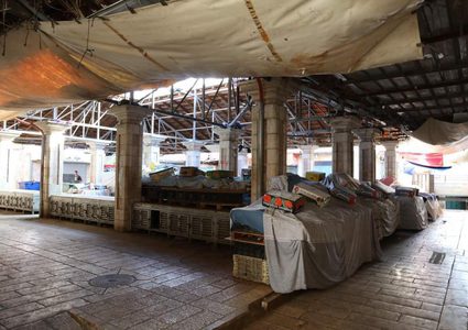 صور تظهر إلتزام التجار والمواطنين بالإضراب الشامل في محافظات الوطن دعما لغزة