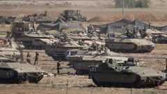 إسرائيل تعترف بمزيد من الخسائر وتضطر لإمداد جنودها جوا في خان يونس