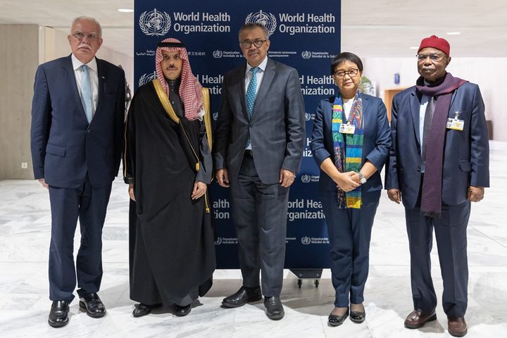 وفد اللجنة الوزارية المكلفة من القمة العربية يلتقي مدير عام منظمة الصحة العالمية