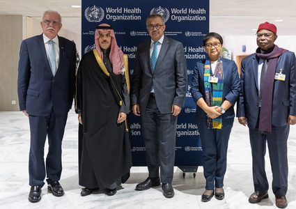 وفد اللجنة الوزارية المكلفة من القمة العربية يلتقي مدير عام منظمة الصحة العالمية