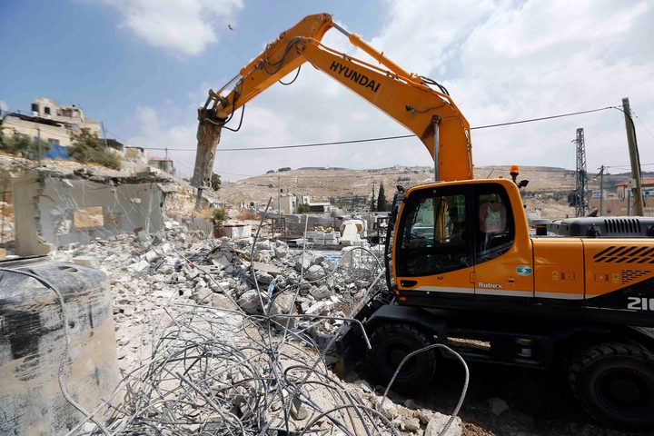 القدس: الاحتلال يهدم بركسا ومزرعة ويعتدي على 3 مواطنين في عناتا