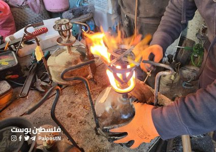 غزيون يعودون إلى "البابور" بعد انقطاع الغاز في القطاع