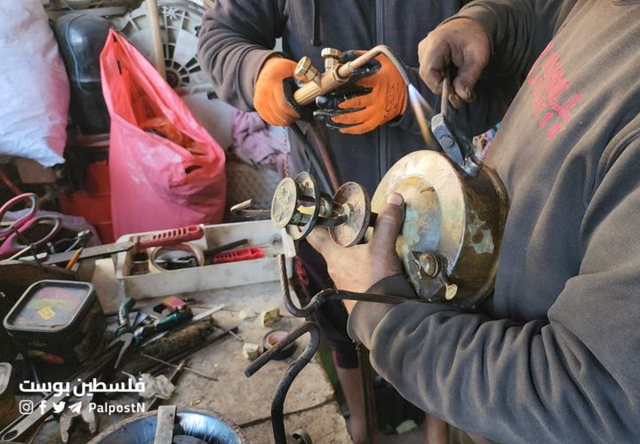 فلسطينيون في قطاع غزة يعودون إلى "البابور" بعد انقطاع الغاز في القطاع