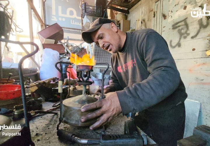 فلسطينيون في قطاع غزة يعودون إلى "البابور" بعد انقطاع الغاز في القطاع