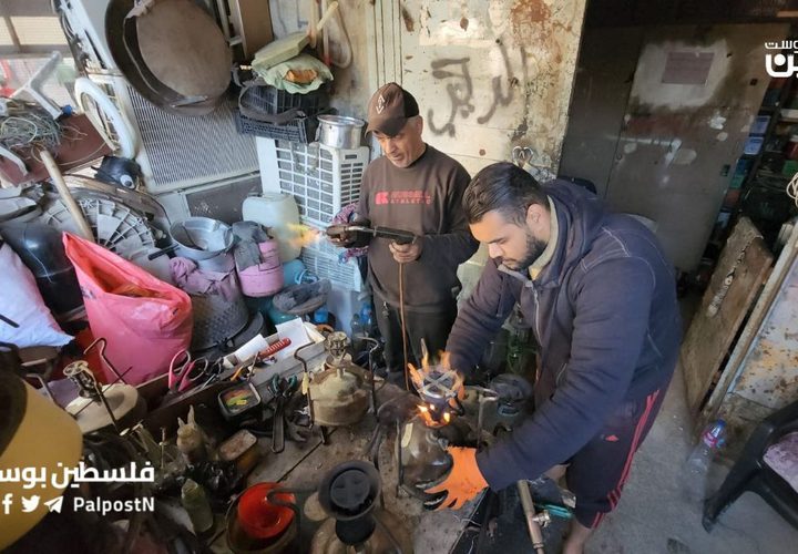 فلسطينيون في قطاع غزة يعودون إلى "البابور" بعد انقطاع الغاز في القطاع