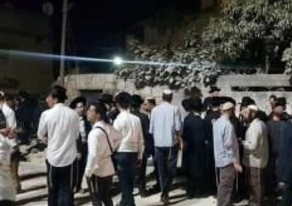 مستوطنون يقتحمون المقامات الإسلامية في كفل حارس