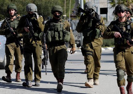 الخليل: قوات الاحتلال تقتحم جامعة بوليتكنك فلسطين وتصور مركز الأبحاث