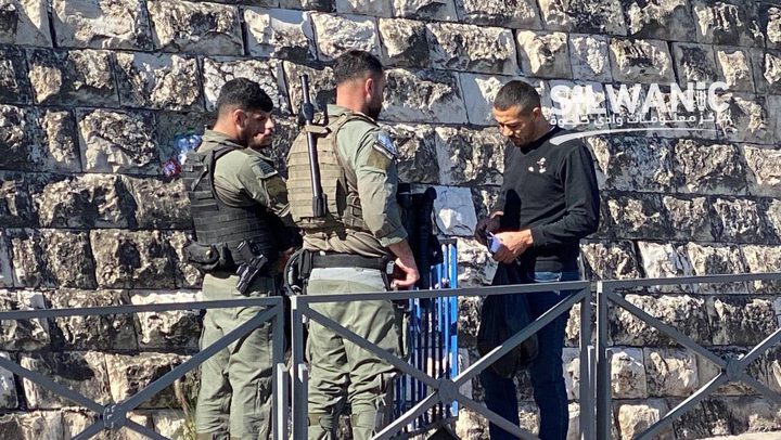 الاحتلال يعتدي على المواطنين في وادي الجوز بالقدس