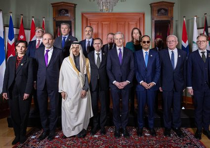 وفد اللجنة الوزارية المكلفة من القمة الاسلامية يلتقى رئيس وزراء النرويج