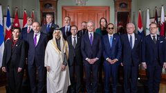 وفد اللجنة الوزارية المكلفة من القمة الاسلامية يلتقى رئيس وزراء النرويج