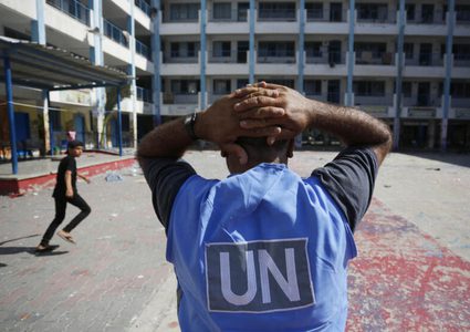 "أونروا": لا يمكن إيصال المساعدات وقطاع غزة تحت القصف