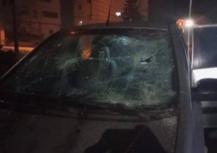 إصابة مواطن وطفلته بعد استهداف الاحتلال لمركبتهما بالرصاص في دورا