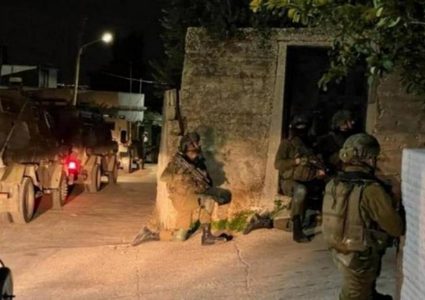 إصابة شاب من مخيم بلاطة عقب اعتداء جنود الاحتلال عليه بالضرب