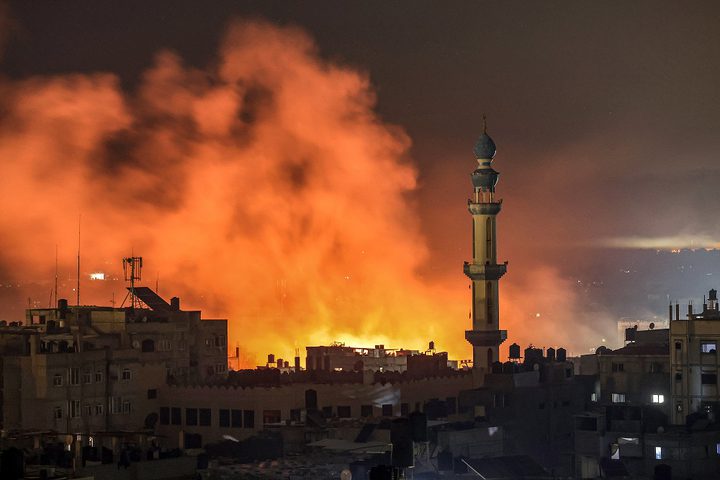 شهيدة وعدة إصابات في قصف للاحتلال استهدف مجمع ناصر الطبي بخان يونس
