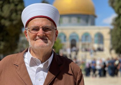 الإفراج عن الشيخ عكرمة صبري بعد تحقيق حول خطبة الجمعة