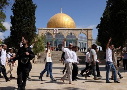 مستوطنون يقتحمون المسجد الأقصى