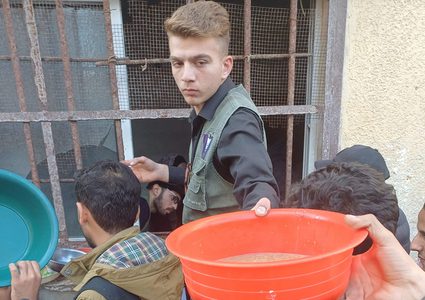 نادي خدمات دير البلح  يدعم الأهالي والأطفال في ظل الحرب