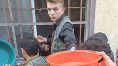 نادي خدمات دير البلح  يدعم الأهالي والأطفال في ظل الحرب