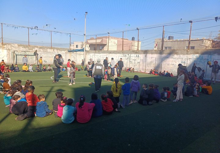 نادي خدمات دير البلح  يدعم الأهالي والأطفال في ظل الحرب