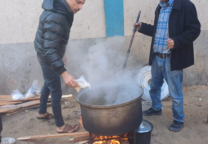 نادي خدمات دير البلح  يدعم الأهالي والأطفال في ظل الحرب