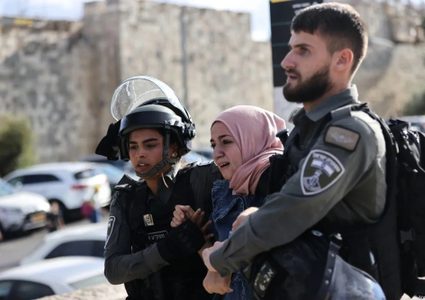 الاحتلال يعتقل 34 مواطنا من الضفة بينهم 3 نساء وأسير محرر