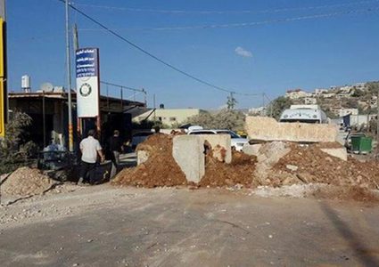 الاحتلال يغلق مدخل بلدة قصرة بالسواتر الترابية