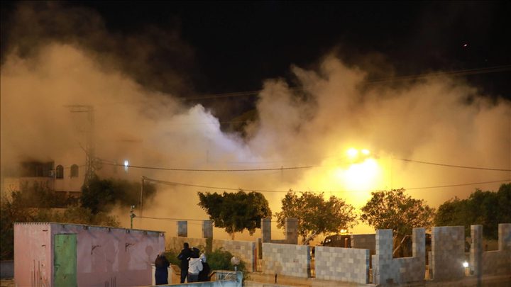 نابلس: الاحتلال يفجر منزلا في عقربا ويصيب ويعتقل عددا من المواطنين