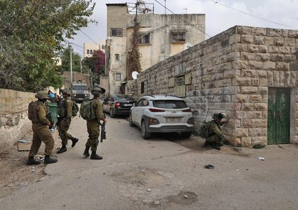 القدس: اقتحام منزل شهيد واعتقال مواطن ومصادرة مركبات