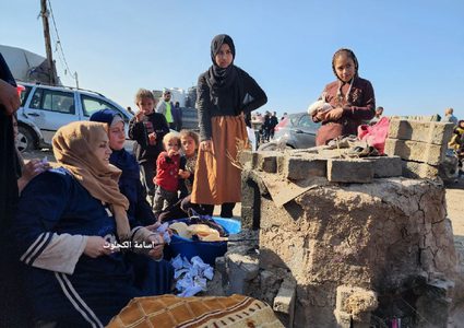 افران مجانية على البحر.. مبادرة من النازحين في دير البلح
