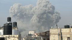 مشاهد من الغارات العنيفة المتواصلة التي تستهدف منطقة جباليا البلد شمال القطاع