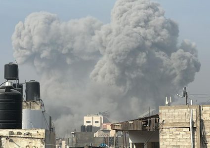 مشاهد من الغارات العنيفة المتواصلة التي تستهدف منطقة جباليا البلد شمال القطاع