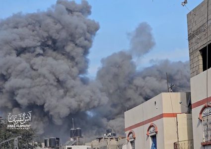 مشاهد من الغارات العنيفة المتواصلة التي تستهدف منطقة جباليا البلد شمال القطاع