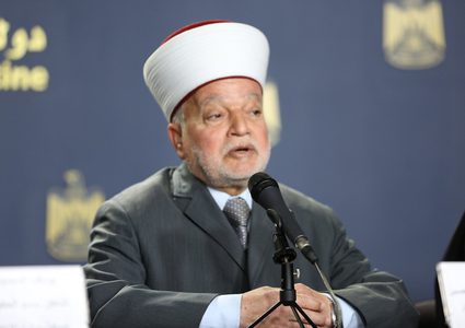 المفتي يدين تصاعد اعتداءات الاحتلال والمستوطنين على الأماكن الدينية