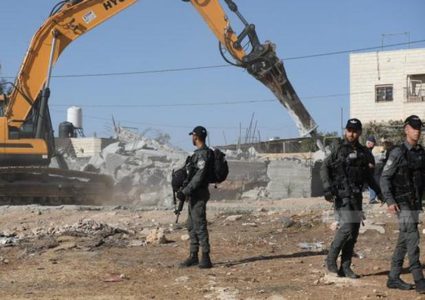 الاحتلال يهدم "بركسين" في خربة الطويل شرق عقربا