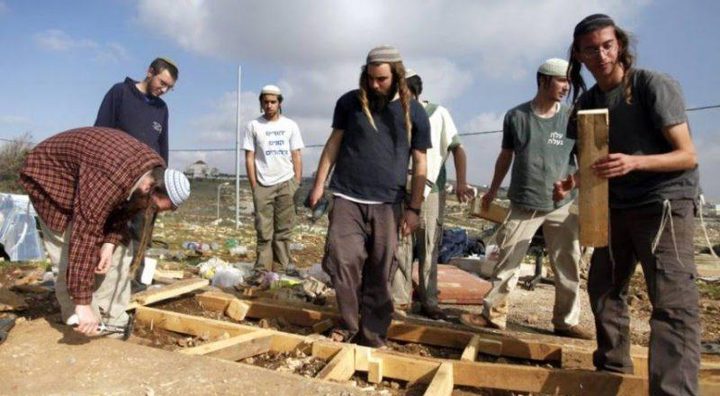 مستوطنون يستولون على محتويات غرفة زراعية شرق بيت لحم