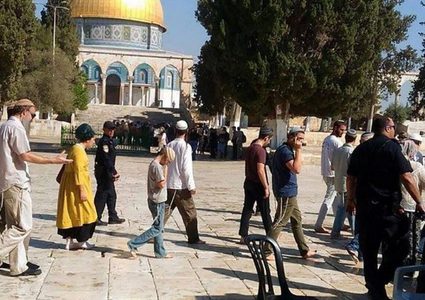 عشرات المستوطنين يقتحمون المسجد الأقصى