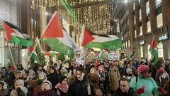 متظاهرون في العاصمة الفنلندية هلسنكي يتضامنون مع غزة وينددون بالإبادة الجماعية