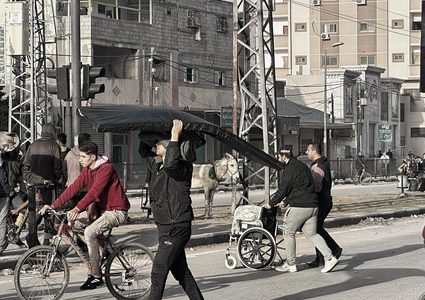 مشاهد من هجرة أهالي مخيم البريج شرق المنطقة الوسطى لقطاع غزة، بعد مطالبة الاحتلال إخلاء منازل المخيم وعدد من المناطق