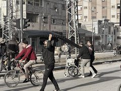 مشاهد من هجرة أهالي مخيم البريج شرق المنطقة الوسطى لقطاع غزة، بعد مطالبة الاحتلال إخلاء منازل المخيم وعدد من المناطق