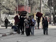 مشاهد من هجرة أهالي مخيم البريج شرق المنطقة الوسطى لقطاع غزة، بعد مطالبة الاحتلال إخلاء منازل المخيم وعدد من المناطق