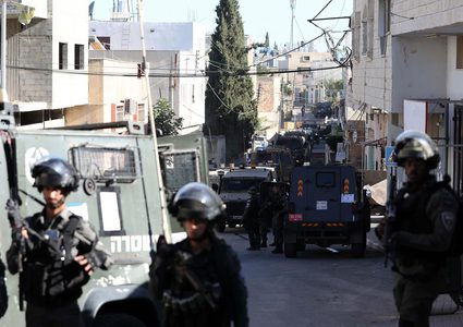 إصابات واعتقالات واستيلاء على مركبات خلال اقتحام الاحتلال عدة مناطق في الخليل