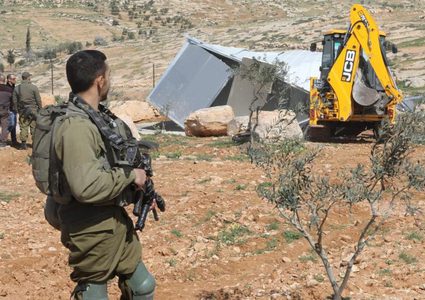 الاحتلال يدمر شبكة المياه في قرية المنيا ويغلق مداخلها جنوب شرق بيت لحم