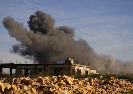 غارات جوية تستهدف بلدة عيترون في جنوب لبنان