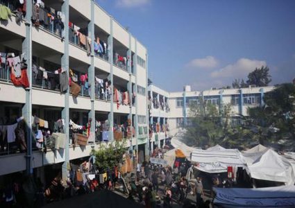 شؤون اللاجئين تدعو المجتمع الدولي لتأمين الحماية للأونروا لتمكينها في القطاع