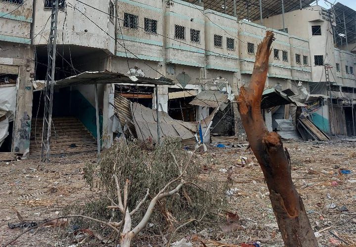 آثار الدمار الذي خلفه عدوان الاحتلال علي شارع البساتين ومنطقة البرهان في حي الزيتون بغزة.