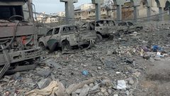 آثار الدمار الذي خلفه عدوان الاحتلال علي شارع البساتين ومنطقة البرهان في حي الزيتون بغزة.