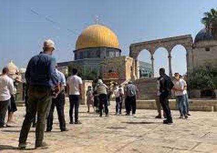 عشرات المستوطنين يقتحمون المسجد الأقصى