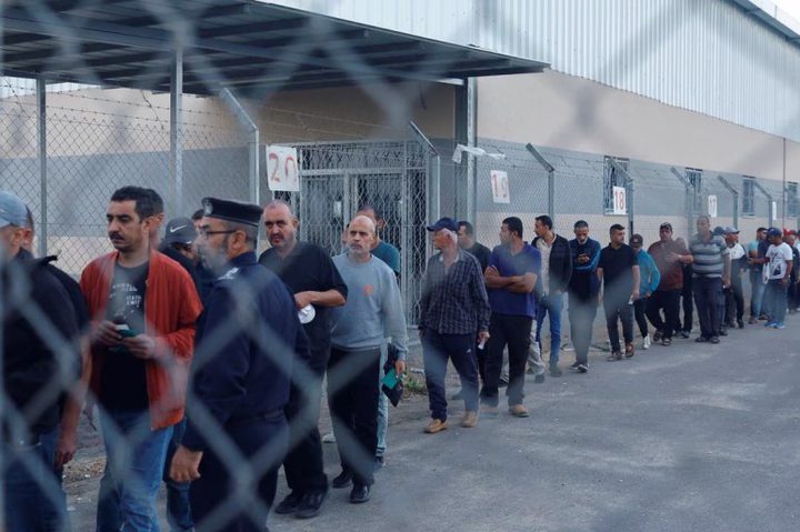 الاحتلال يحتجز عددا من العمال والتجار جنوب جنين